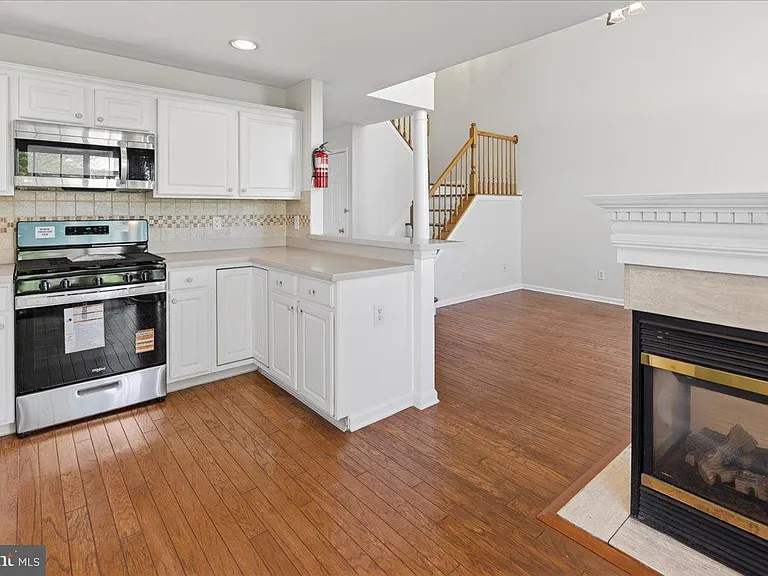 313 Fountayne Ln — Photo 15