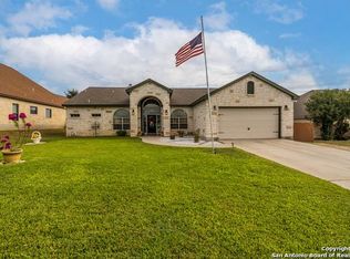 117 Parkcrest, Floresville, TX 78114