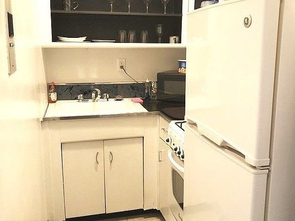 4th image of 22 W 14th St #2EN