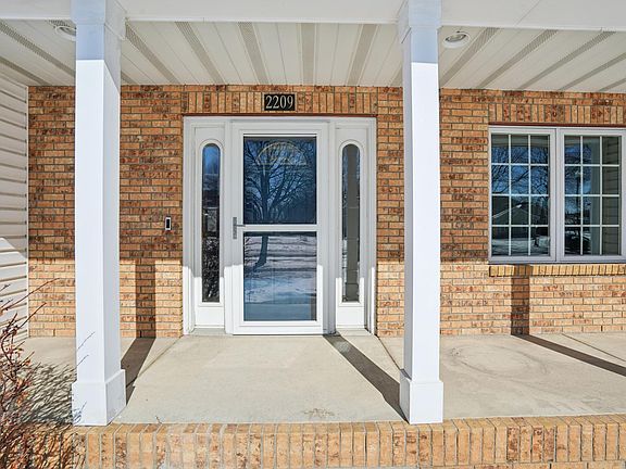4th image of 2209 Victoria Rose Dr S
