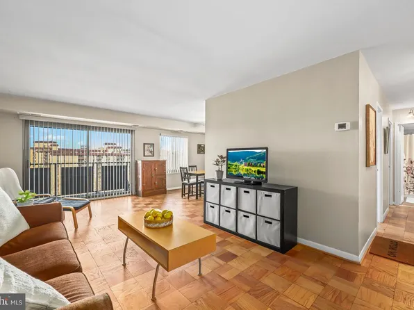 3101 S Manchester St APT 906, Falls Church, VA 22044