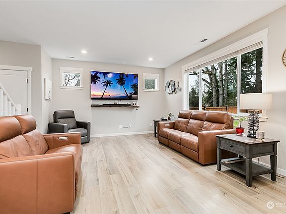 5th image of 1013 Burwood Street SE