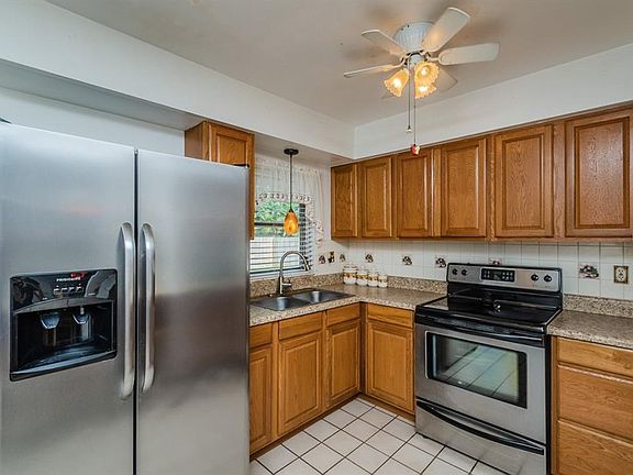 4th image of 601 Palm Pl