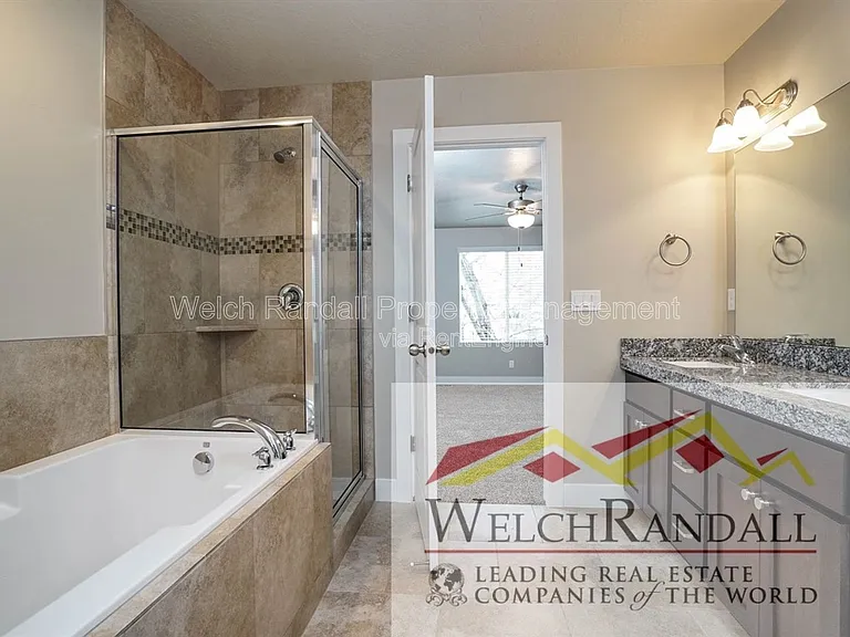 2542 S Andover St — Photo 18
