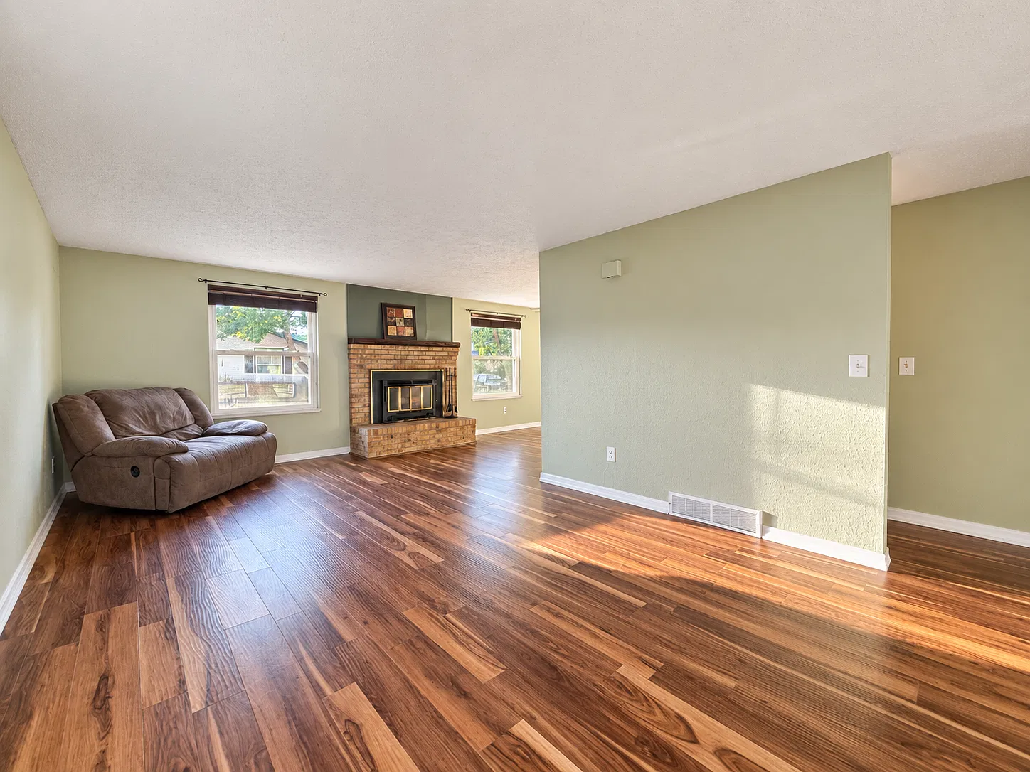 4 bed, 2.5 bath, 1920 sqft, $2,995 — Photo 3