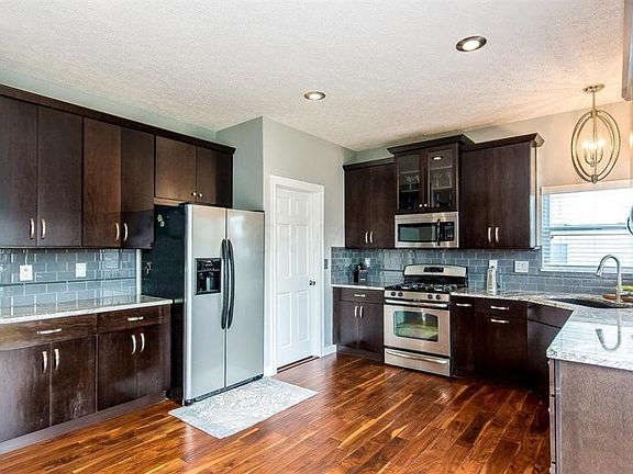 4th image of 590 Montmorency Dr E