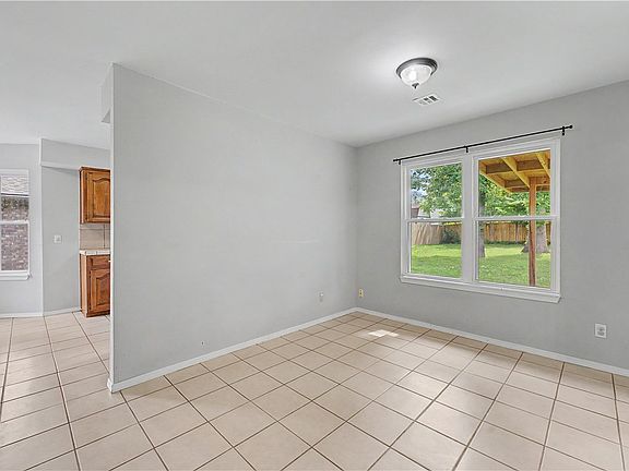 5th image of 1001 N Dove Dr