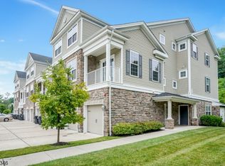 512 Waterview Ct, Cedar Knolls, NJ 07927