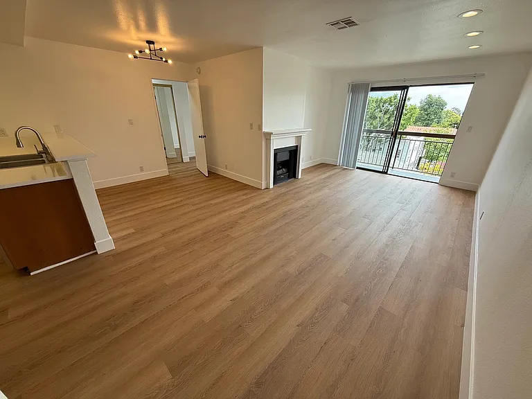 1321 N Vista St #305 — Photo 2