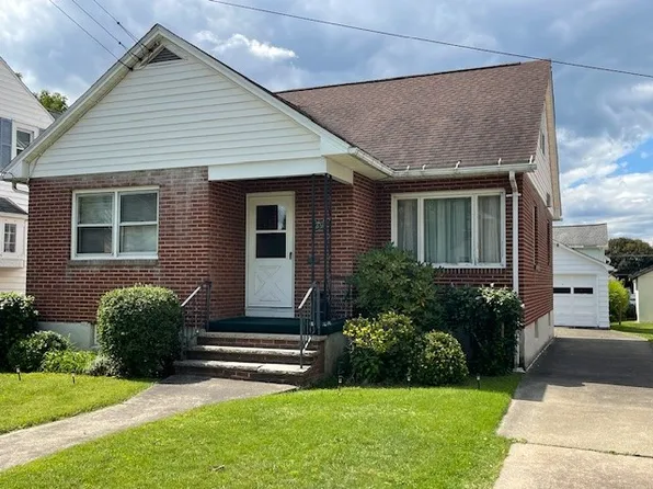 29 Spruce St, Johnson City, NY 13790