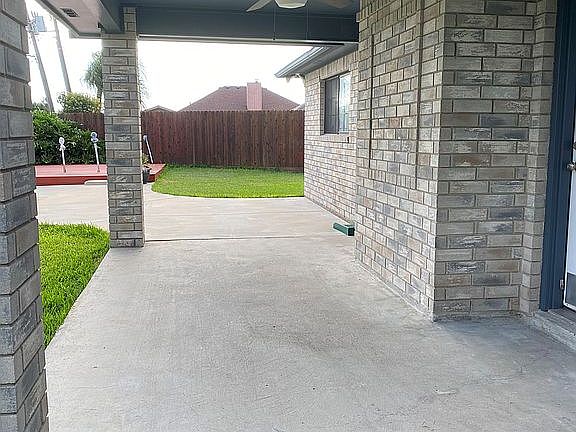 5th image of 2410 Park Wood Dr