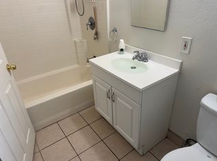 20957B Community St, Canoga Park, CA 91304
