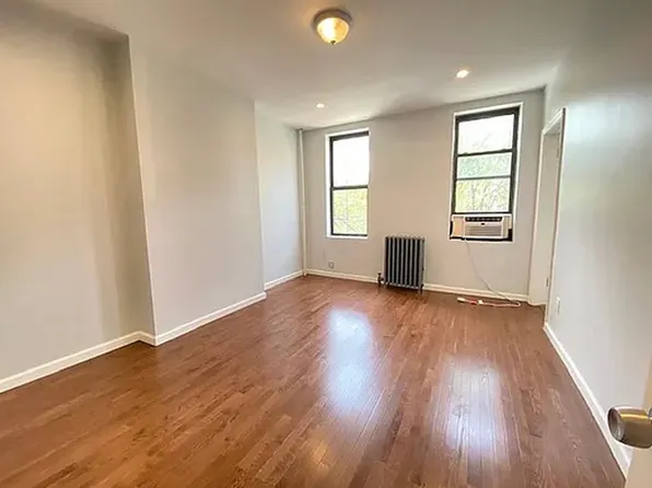 58-40 Catalpa Avenue image 7 of 10