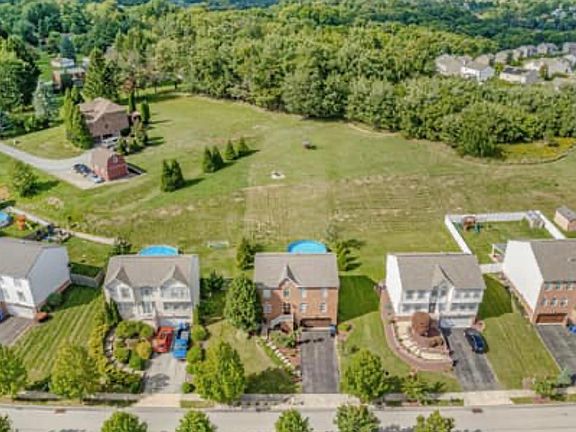 3rd image of 11893 Dartmoor Dr