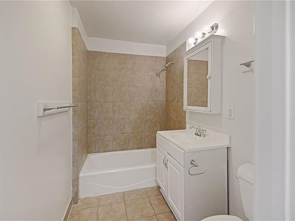 4th image of 6218-6220 Vermillion Blvd