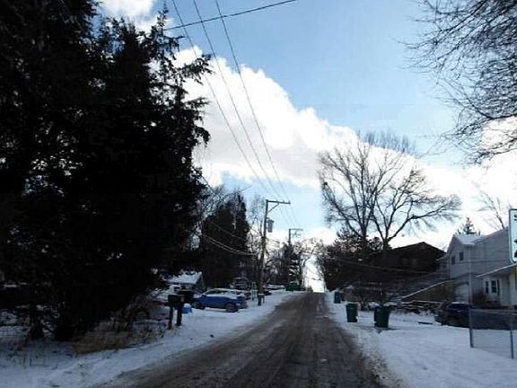 3rd image of 8 Highview Ave