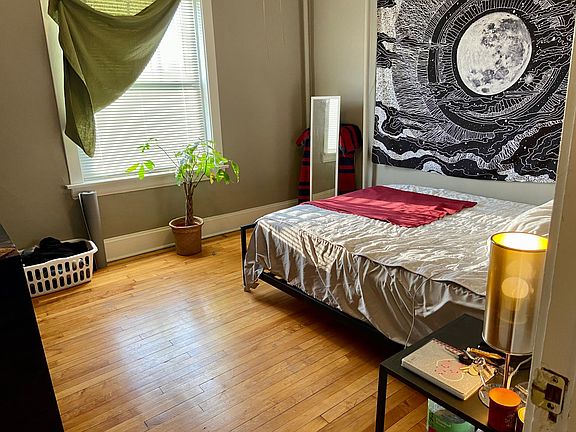3rd image of 1557 W Diversey Ave #2FW