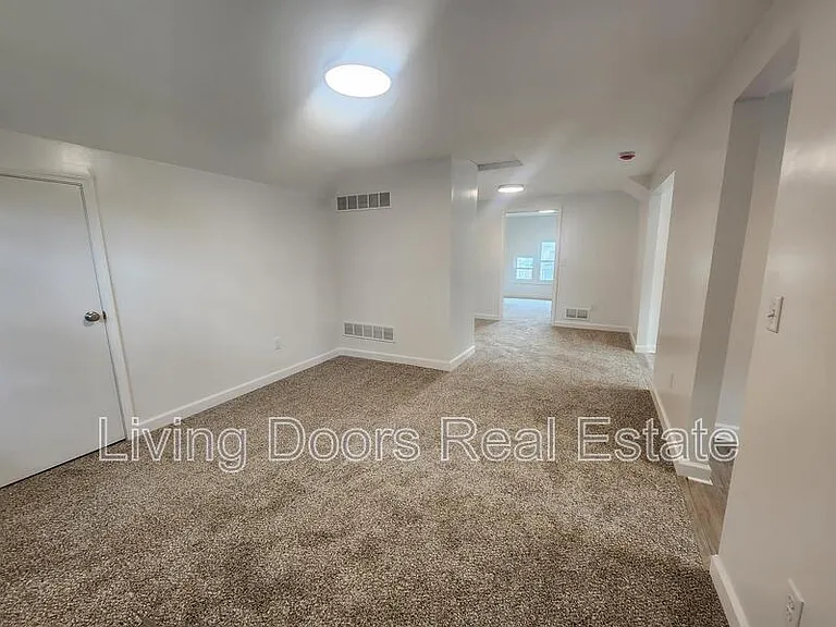 711 N 30th St #2 — Photo 7