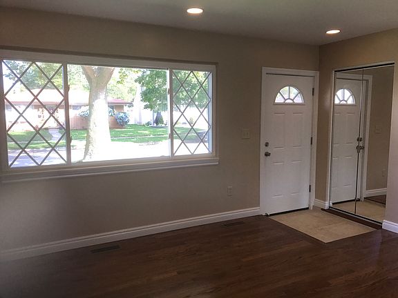 3rd image of 29375 Fairfield Dr