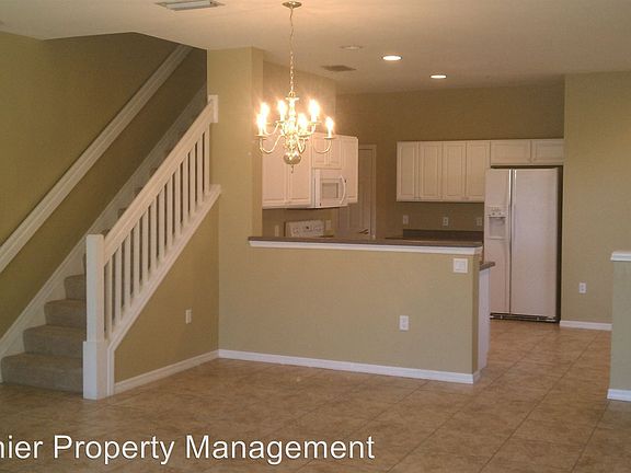 4th image of 1006 Albany Ct #210