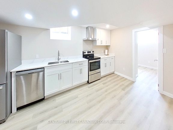 2nd image of 910 Reeves Ave