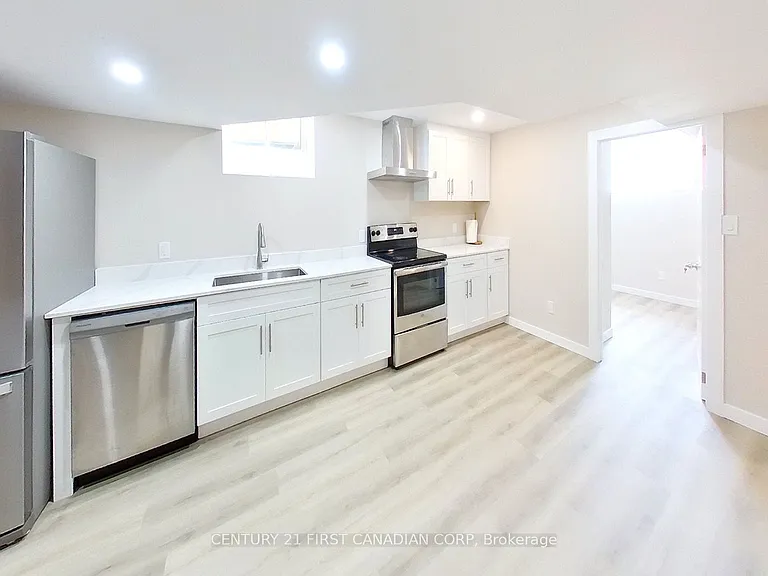910 Reeves Ave #LOWER — Photo 2