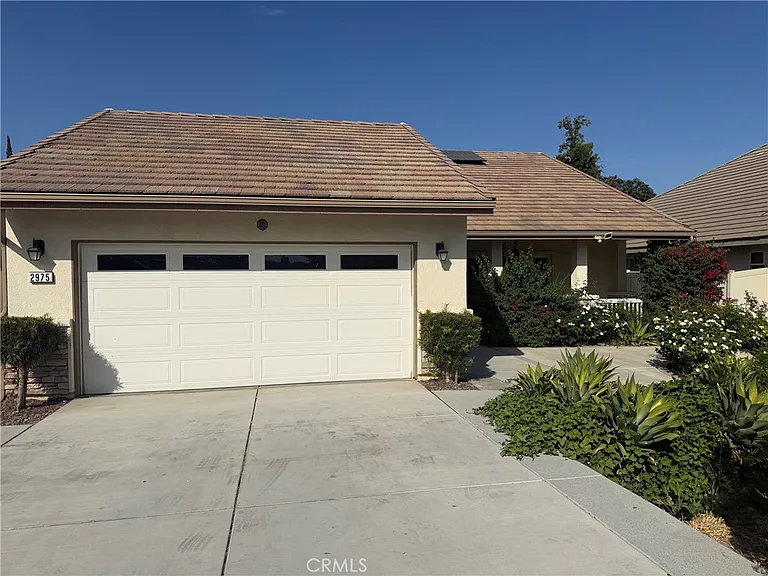 2975 Gibson St — Photo 1