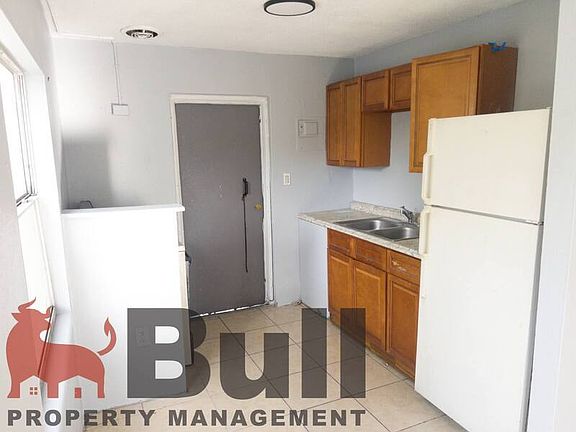 2nd image of 1032 W Jefferson St APT 6