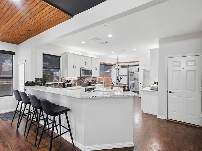 5717 Christy Ln — Photo 8