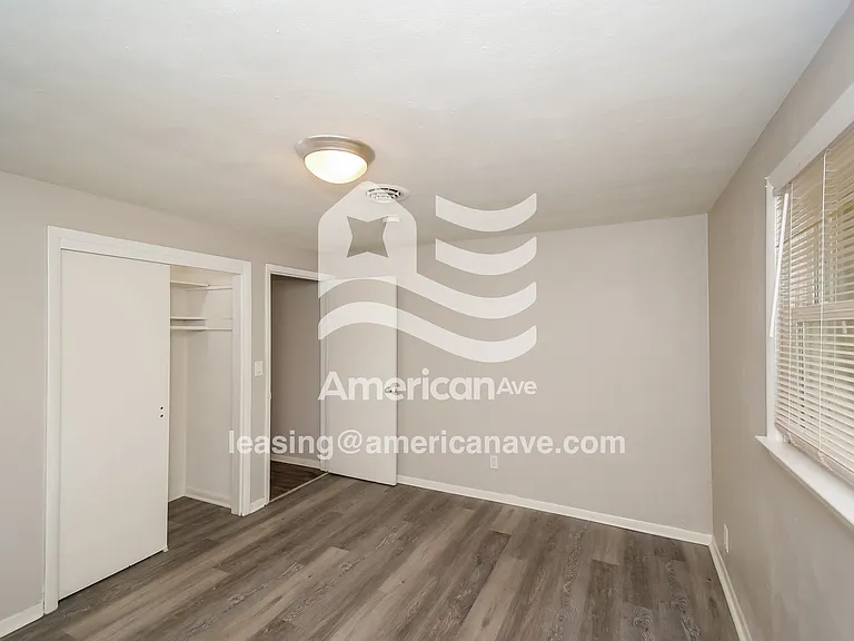 1458436_012_bedroom_11.jpg