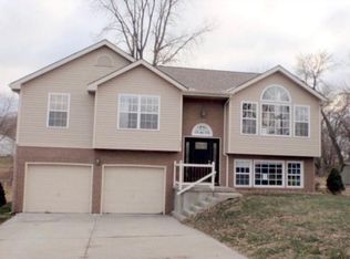 609 NE 75th Ter, Gladstone, MO 64118