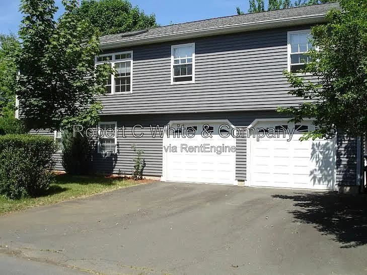 114 Queen St — Photo 3