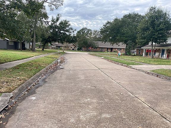 3rd image of 310 Willow Vista Dr