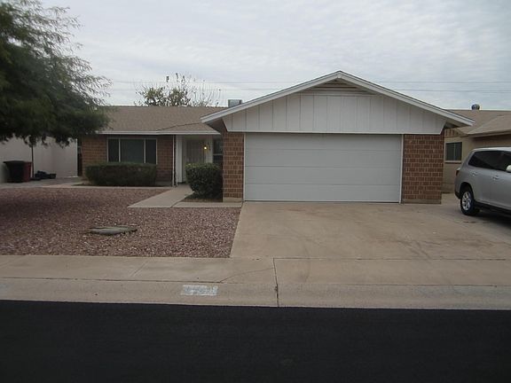 2 car garage with RV parking on the right