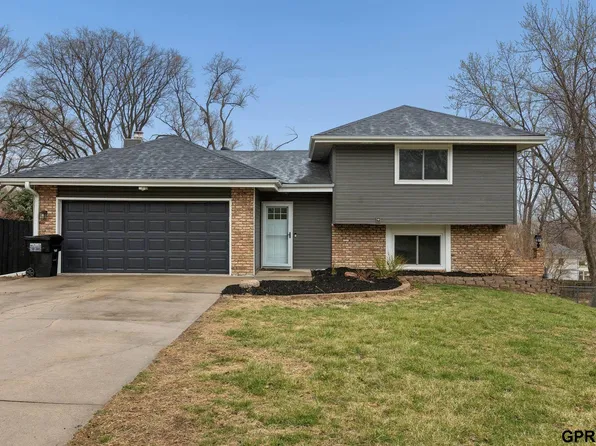 1104 Horseshoe Cir, Papillion, NE 68046