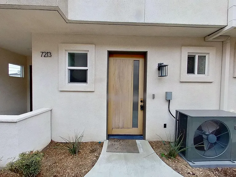 7213 21st St — Photo 2