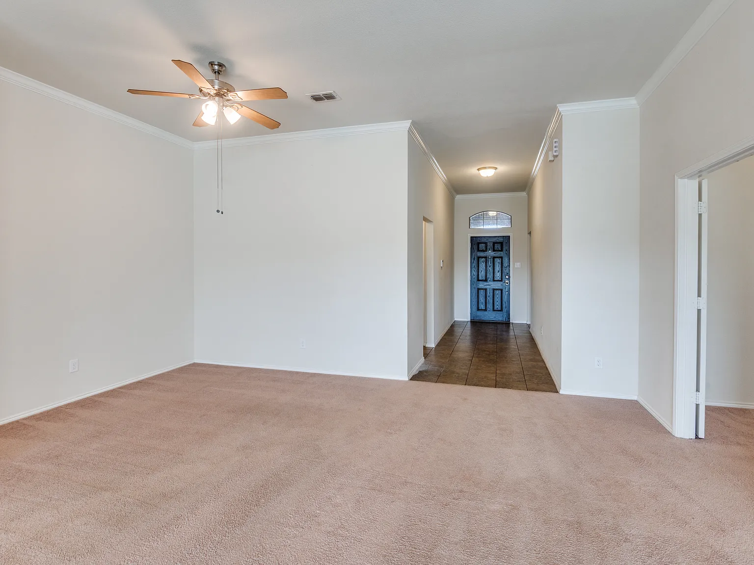 4 bed, 1943 sqft, $2,345 — Photo 3
