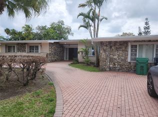 2220 NE 197th St, Miami, FL 33180