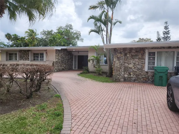 2220 NE 197th St, Miami, FL 33180