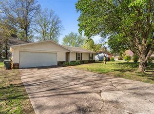 2857 W Meadowlark Dr, Fayetteville, AR 72704