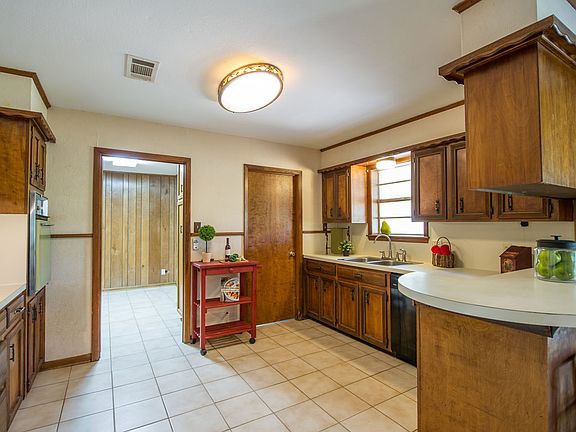4th image of 23 Sara Ln