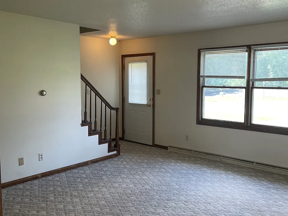 1315 4th St W