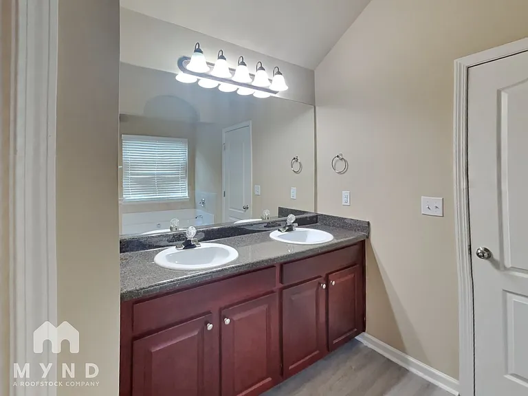 125 Tyre Dr — Photo 14