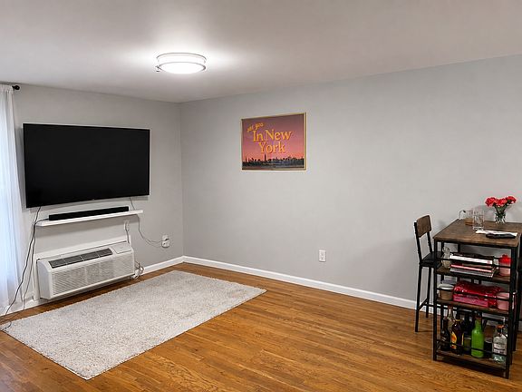 4th image of 504 4th St #1A