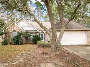 9016 Seahorse Ave, Ocean Springs, MS 39564