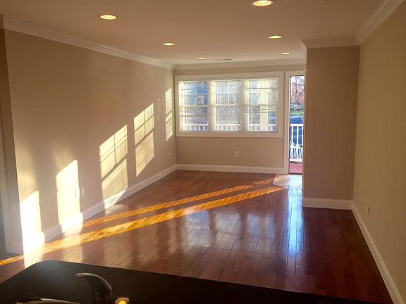 3rd image of 33 Starr Dr W APT 4