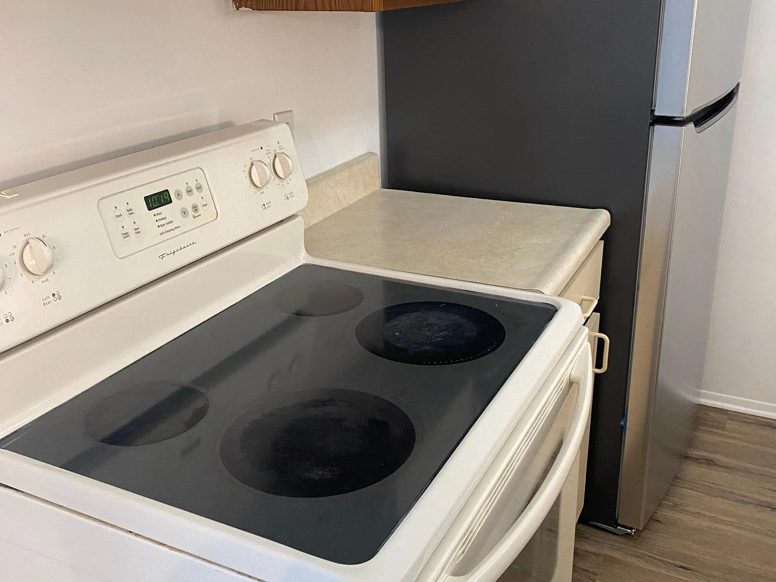 2 bed, 900 sqft, $1,300 — Photo 2