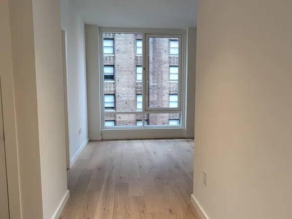 135 East 47th Street image 7 of 23