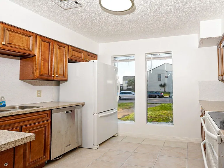 10920 Village Bend Ln #920 — Photo 5