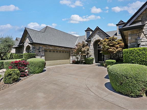 4th image of 216 N Marcin Ct